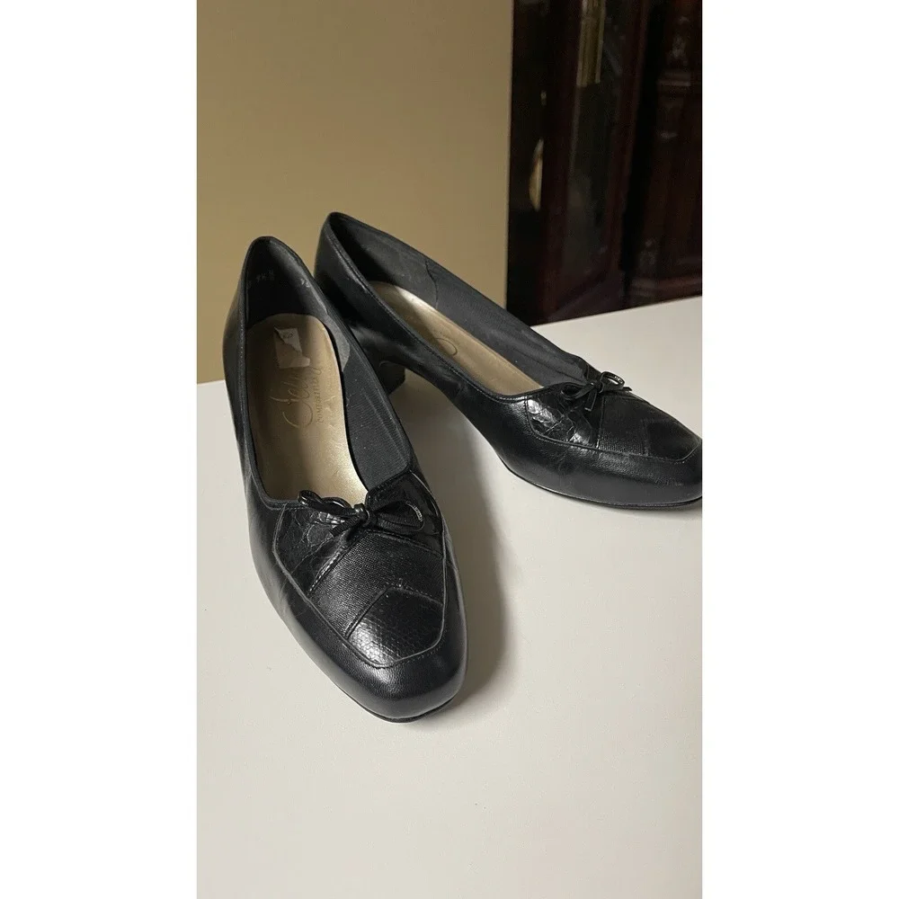 Selby ComfortFlex Black Leather Low Heel Pumps Bow Accent Women's Size 9.5B‎